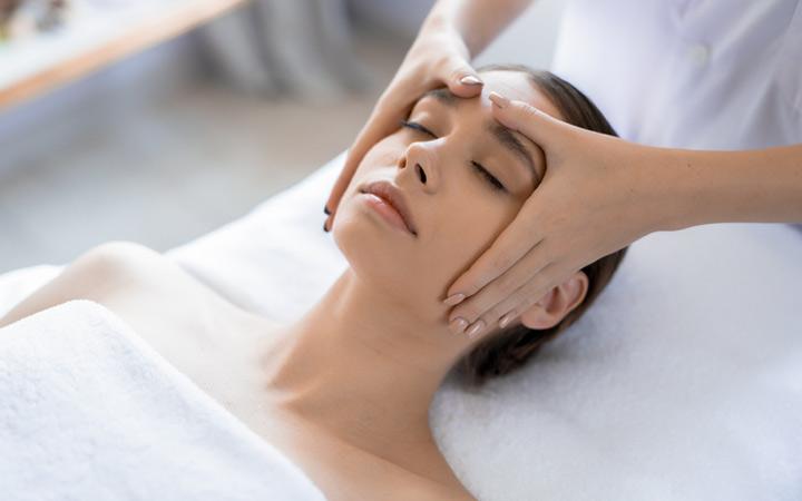 https://skinkraft.com/cdn/shop/articles/Facial-Massage_1024x1024.jpg?v=1583410809