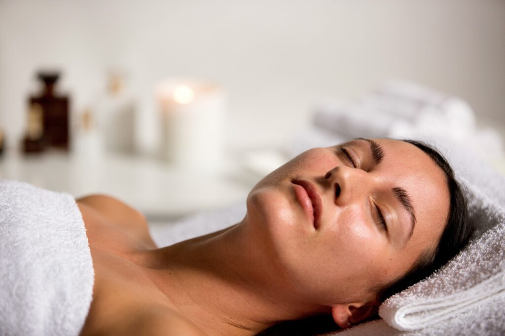 https://www.gwinganna.com/cdn/shop/articles/Vanessa_Megan_facial_treatment_rest.jpg?v=1726102048&width=3168